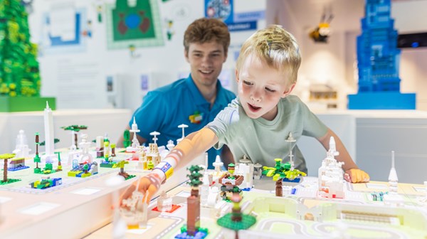 wat betreft Verminderen smokkel LEGO® House - For LEGO fans of all ages