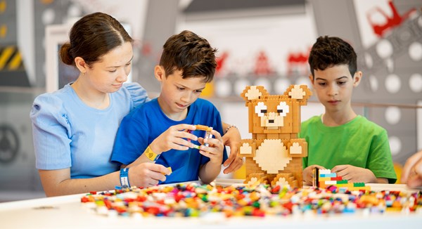 Bring a friend zum LEGO House