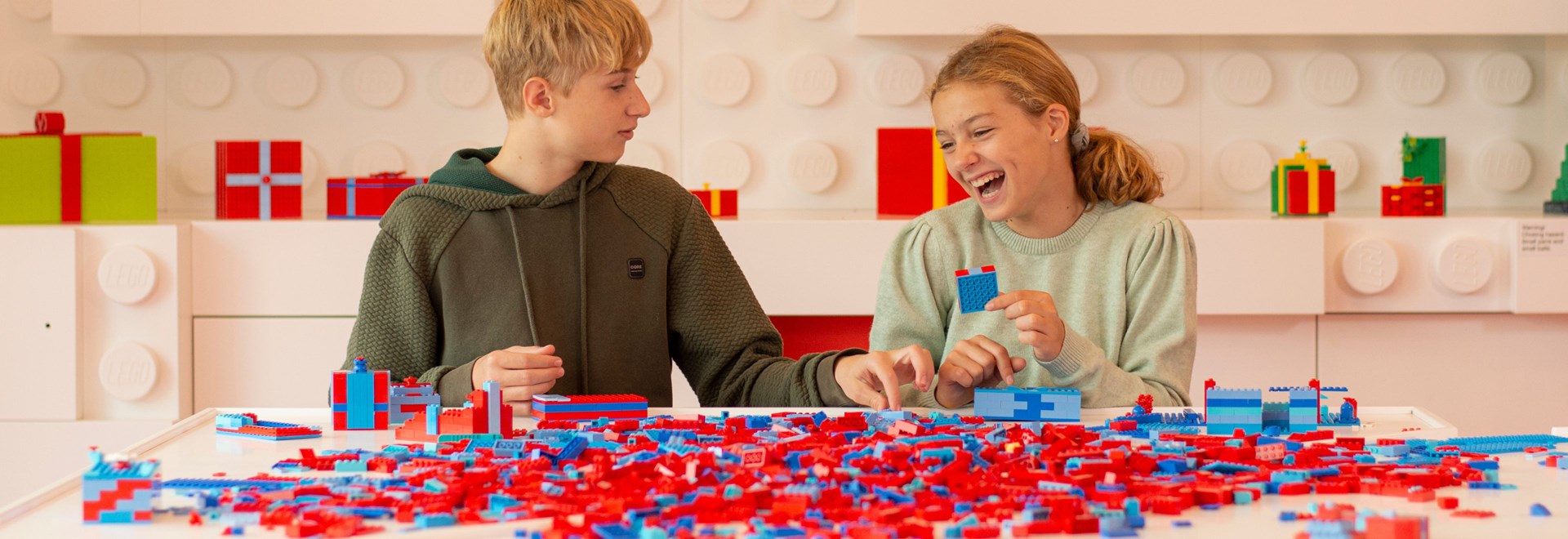 Die Kinder bauen Weihnachten in LEGO House, 15. November – 30. Dezember 2022. 