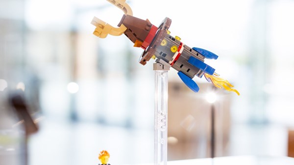 Straw hat UPO 1920x1080px